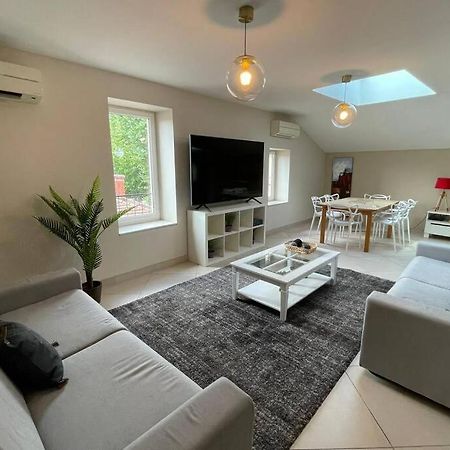 Superbe Appartement Avec 2 Chambres - 9 Personnes - Parking Prive تورنو-سور-رون المظهر الخارجي الصورة