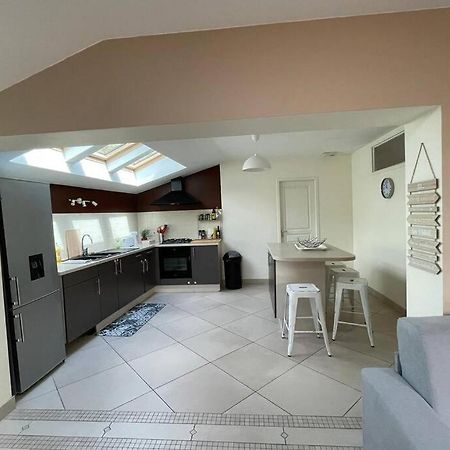 Superbe Appartement Avec 2 Chambres - 9 Personnes - Parking Prive تورنو-سور-رون المظهر الخارجي الصورة