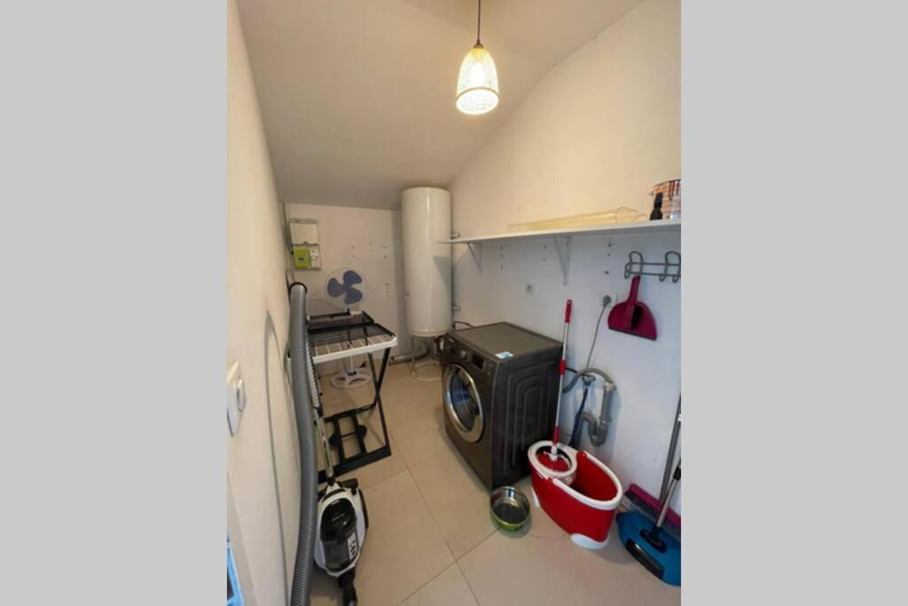 Superbe Appartement Avec 2 Chambres - 9 Personnes - Parking Prive تورنو-سور-رون المظهر الخارجي الصورة