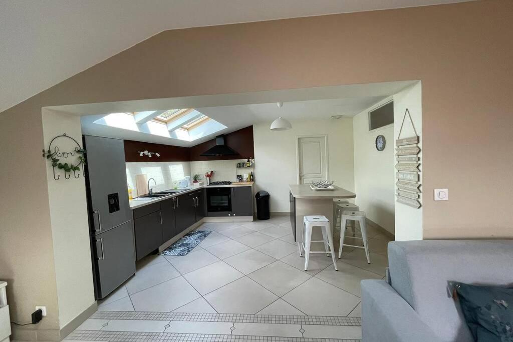 Superbe Appartement Avec 2 Chambres - 9 Personnes - Parking Prive تورنو-سور-رون المظهر الخارجي الصورة